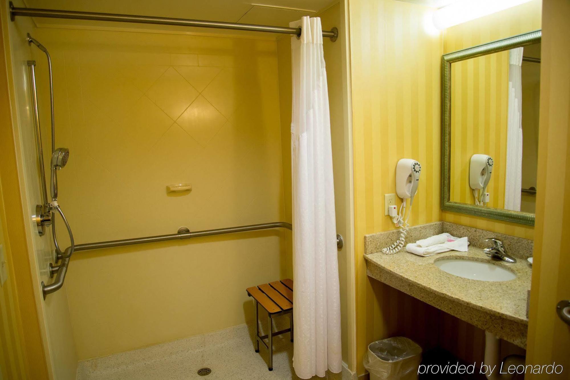Holiday Inn Rocky Mount I-95 @ Us 64 By Ihg Екстериор снимка
